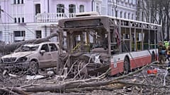 Das Stadtzentrum nach dem russischen Raketenangriff, bei dem mindestens 21 Zivilisten in Sumy, Ukraine, am Sonntag, 13. April 2025, getötet wurden. 