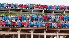 Teilnehmer singen Beethovens "Ode an die Freude" am Eröffnungstag der Osaka Expo 2025 in Osaka, Westjapan, Sonntag, 13. April 2025