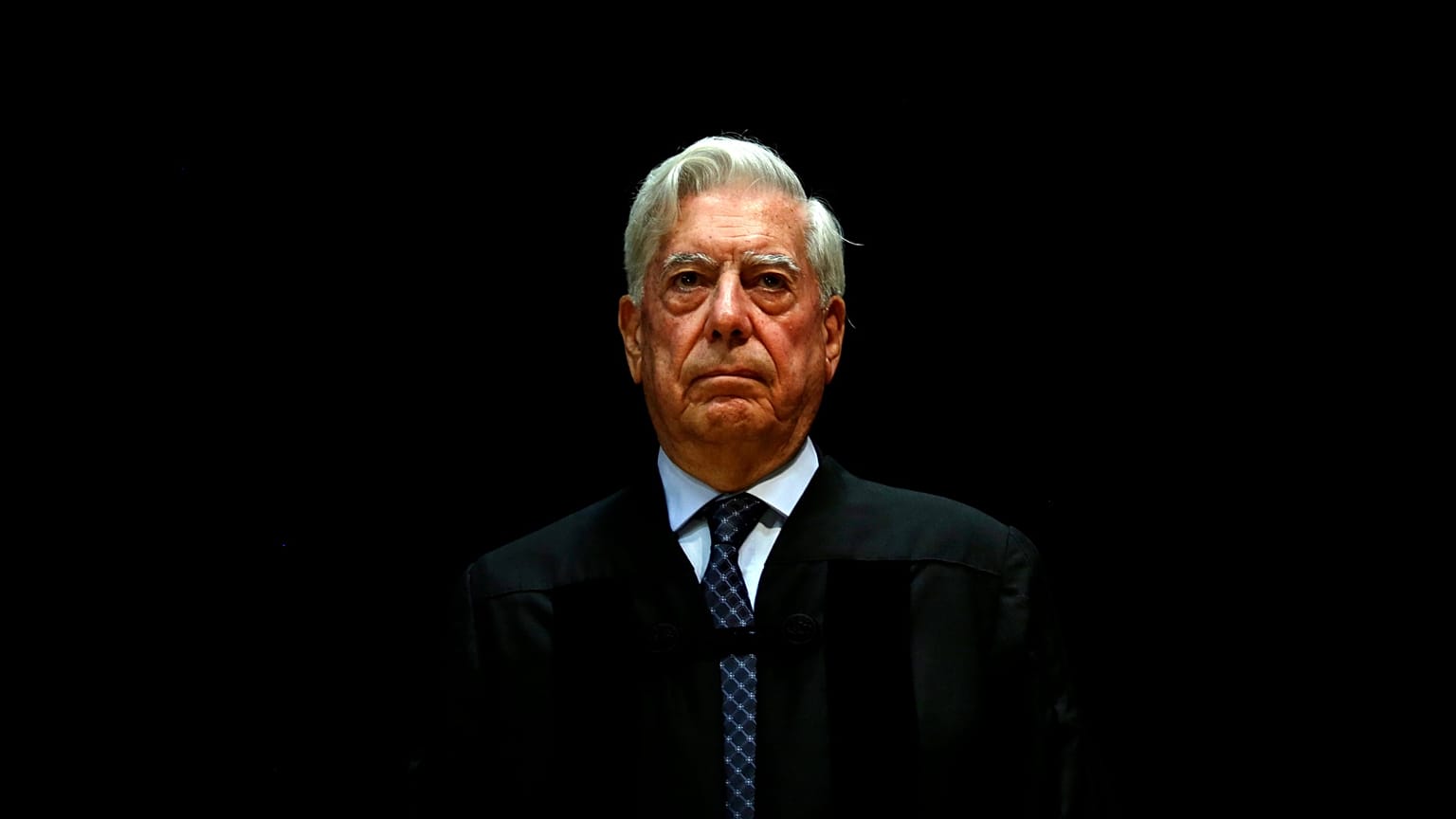 Mario Vargas Llosa irodalmi Nobel-díjas író részt vesz az ünnepségen, amelyen a Lisszabon Nova Egyetem Honoris Causa fokozatot adományoz neki Lisszabonban, Portugáliában július 22-én,