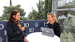 Chatham House-Leiterin Bronwen Maddox im Gespräch mit Euronews-Journalistin Fay Doulgkeri.