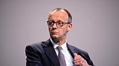 Friedrich Merz, Parteivorsitzender der Christlich Demokratischen Union, spricht zu den Medien, nachdem sich die Parteien auf eine Koalition für eine neue deutsche Regierung. 