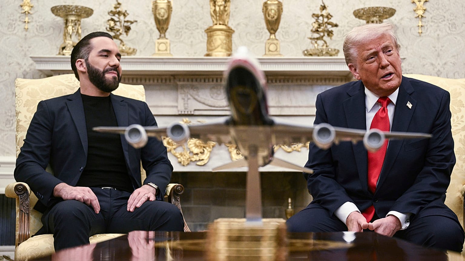 Bukele junto a Trump en la Casa Blanca.