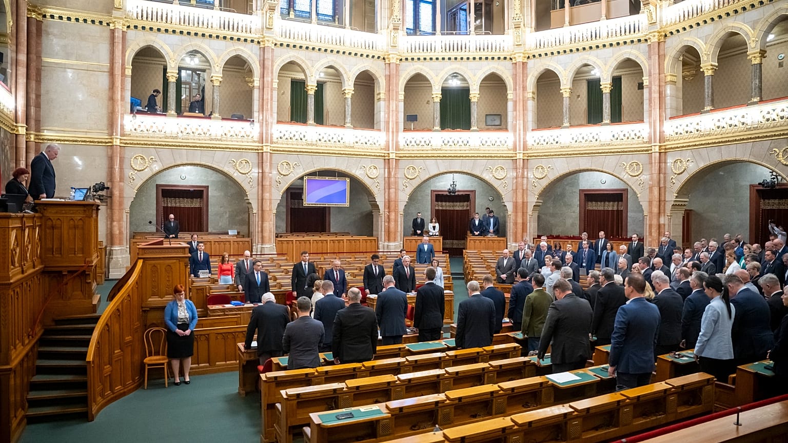 Délután 17 óra előtt szinte csak a kormánypárti képviselők tartózkodtak a Parlament üléstermében
