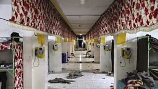 Esta fotografia divulgada pela agência noticiosa Mizan mostra o local dos confrontos numa ala da prisão de Evin, em Teerão, a 16 de outubro de 2022