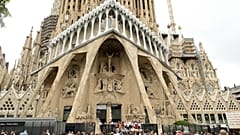  ARQUIVO - Na foto de arquivo de domingo, 20 de agosto de 2017, Sagrada Família em Barcelona. 