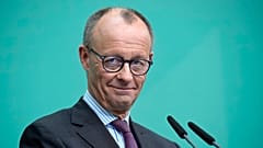 Friedrich Merz, Vorsitzender der Christlich Demokratischen Union (CDU), spricht zu den Medien während einer Pressekonferenz in Berlin, Deutschland, Montag, 3. März 2025.