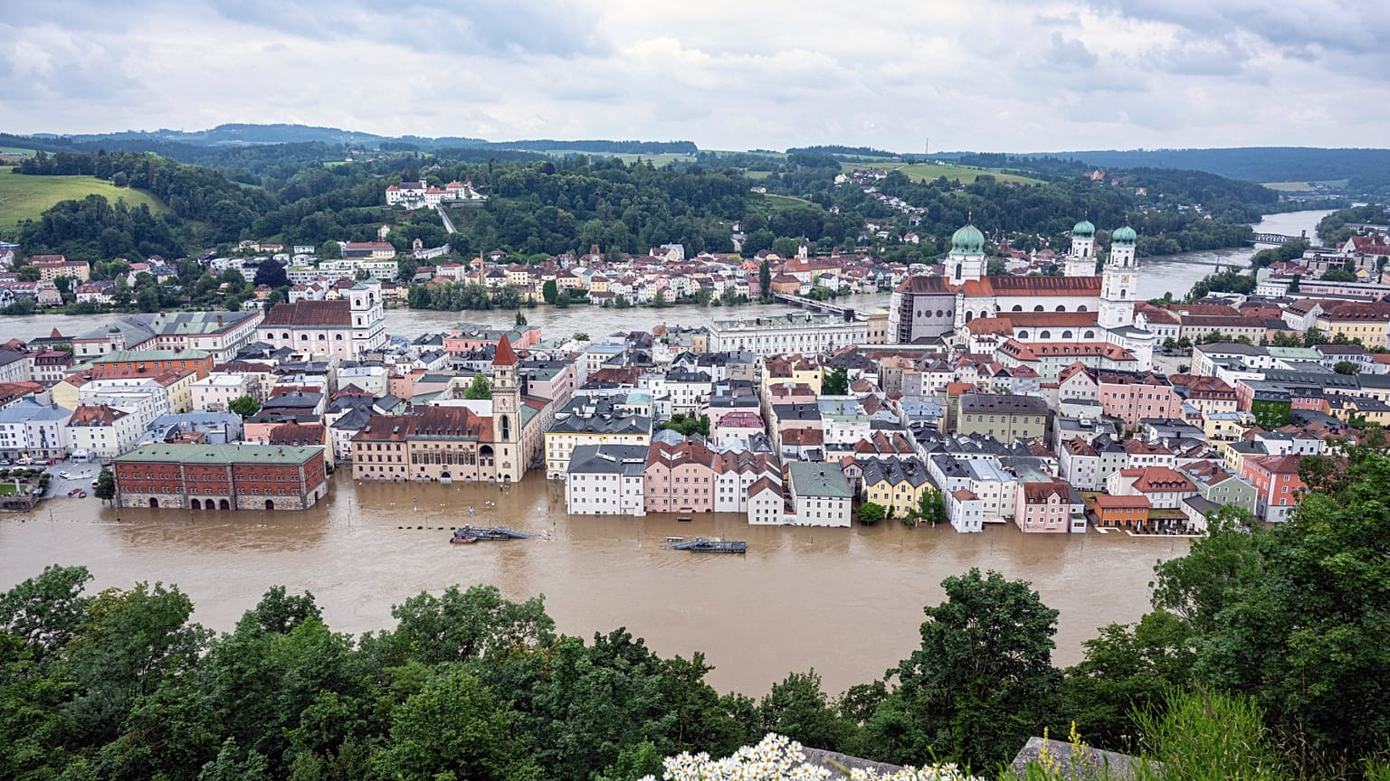 Fluten in Passau im Juni 2024. Die Pflichtversicherung gegen Naturgefahren soll besser schützen.