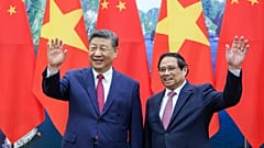 Angesichts der anhaltenden Handelsspannungen zu den USA ist Xi Jinping nach Hanoi gereist um die Handelsbeziehungen zu Vietnam zu stärken. 
