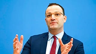 Bundesgesundheitsminister Jens Spahn bei einer Pressekonferenz zur COVID-19-Situation in Deutschland in Berlin, Deutschland, Mittwoch, 3. November 2021.