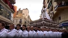 Tausende Gläubige nehmen an der jährlichen Osterparade in Málaga teil