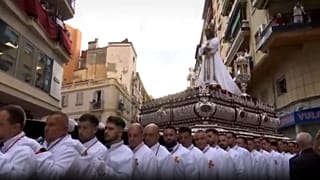 Tausende Gläubige nehmen an der jährlichen Osterparade in Málaga teil