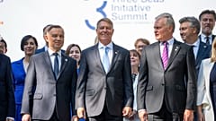 Prezydenci Polski: Andrzej Duda, Rumunii: Klaus Iohannis i Litwy: Gitanas Nauseda podczas szczytu Trójmorza w Bukareszcie, w 2023 r. 