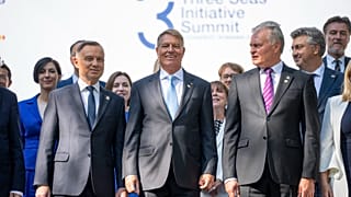 Prezydenci Polski: Andrzej Duda, Rumunii: Klaus Iohannis i Litwy: Gitanas Nauseda podczas szczytu Trójmorza w Bukareszcie, w 2023 r. 