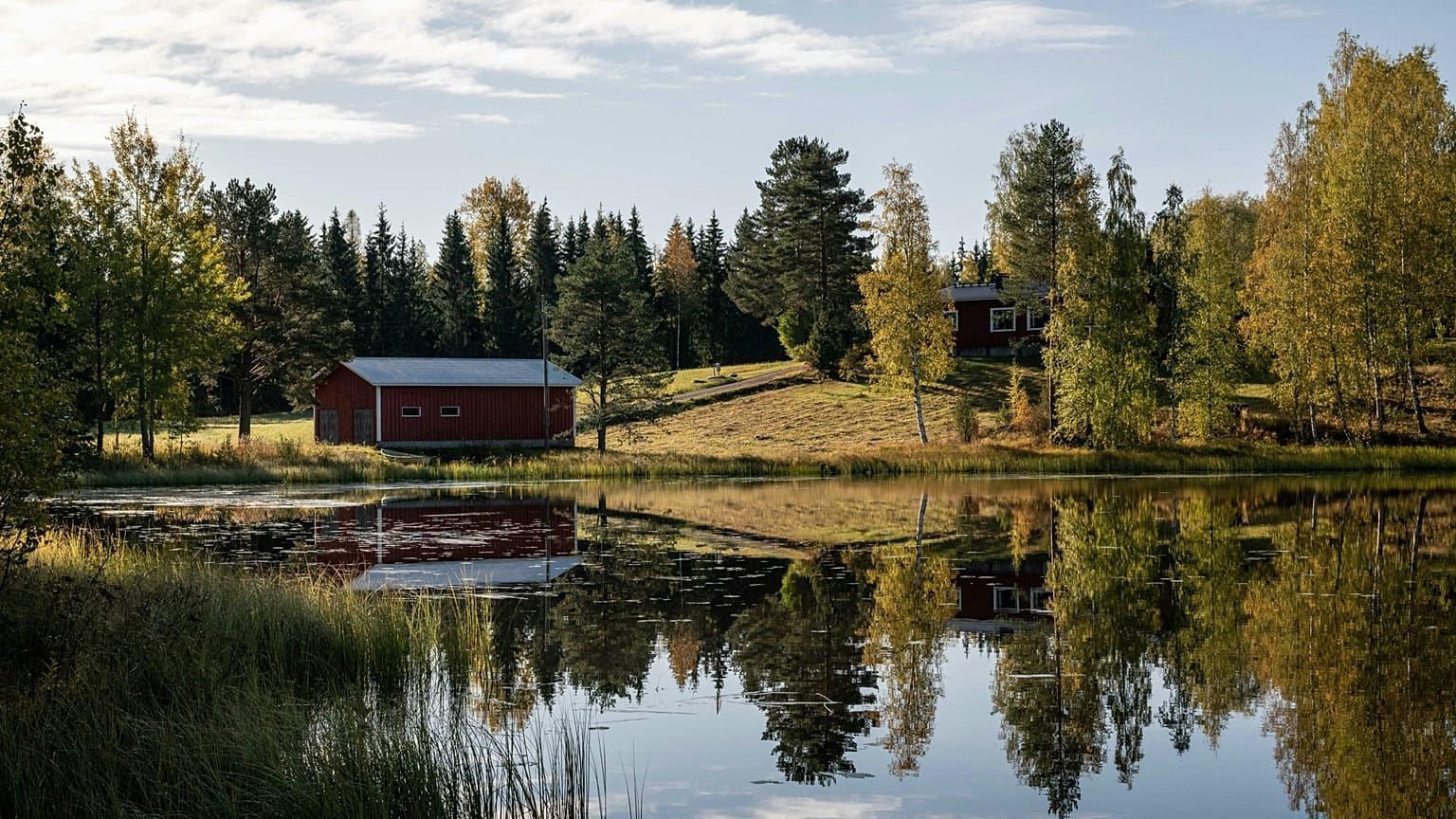 A cottage and a lake in Finland
