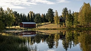 A cottage and a lake in Finland