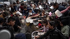 Palestinians line up for a meal in Rafah, 21 December, 2023