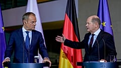 Bundeskanzler Olaf Scholz, rechts, und Polens Ministerpräsident Donald Tusk bei einer Pressekonferenz in Berlin, Deutschland, Montag, 12. Februar 2024.
