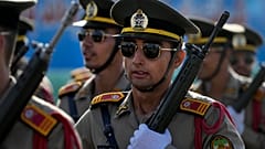 راهپیمایی دانشجویان ارتش ایران در جریان رژه نظامی سالانه در خارج از تهران، ۲۱ شهریور ۲۰۲۴