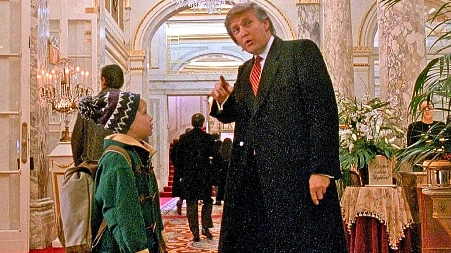 Donald Trump Evde Tek Başına 2'de cameo
