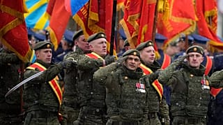ΑΡΧΕΙΟ: Ρώσοι στρατιωτικοί παρελαύνουν κατά τη διάρκεια της στρατιωτικής παρέλασης της Ημέρας της Νίκης στην Κόκκινη Πλατεία στη Μόσχα, 9 Μαΐου 2024.