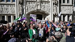 Demonstráció a brit Legfelsőbb Bíróság előtt