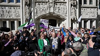 Demonstráció a brit Legfelsőbb Bíróság előtt