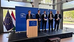 Az Európai Parlament ötfős küldöttsége a budapesti sajtótájékoztatón 2025. április 16-án 