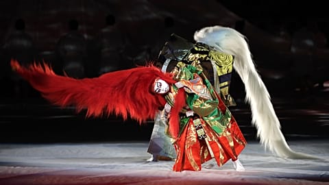 Des artistes de kabuki participent à la cérémonie d'ouverture de la Coupe du Monde de Rugby avant le match de la Poule A au stade de Tokyo, le 20 septembre 2019