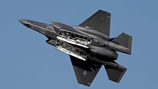 Um caça F-35 durante a abertura do Dubai Air Show, nos Emirados Árabes Unidos, 13 de novembro de 2023.