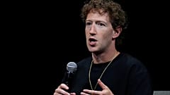 Mark Zuckerberg, amministratore delegato di Meta, fa un punto durante un'apparizione al SIGGRAPH 2024