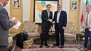 گروسی در بدو ورود به تهران و استقبال کمالوندی از او