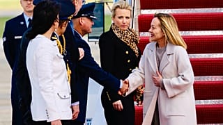 Giorgia Meloni al suo arrivo negli Stati Uniti, alla base militare Andrews nei pressi di Washington (16 aprile 2025)