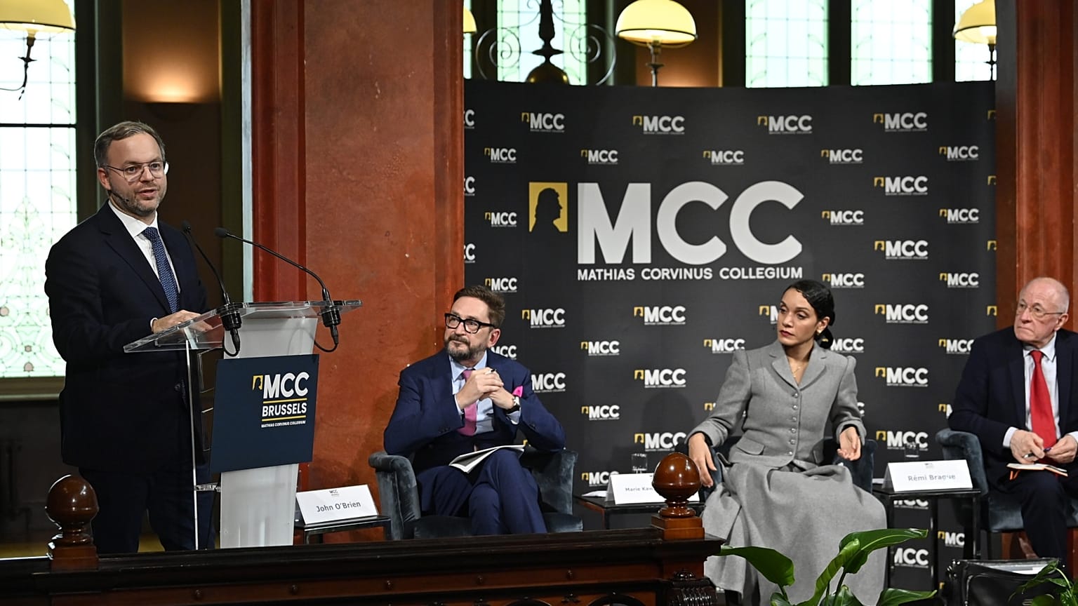 Orbán Balázs, az MCC igazgatótanácsának elnöke, a miniszterelnök politikai igazgatója beszédet mond a brüsszeli MCC egyik konferenciáján 