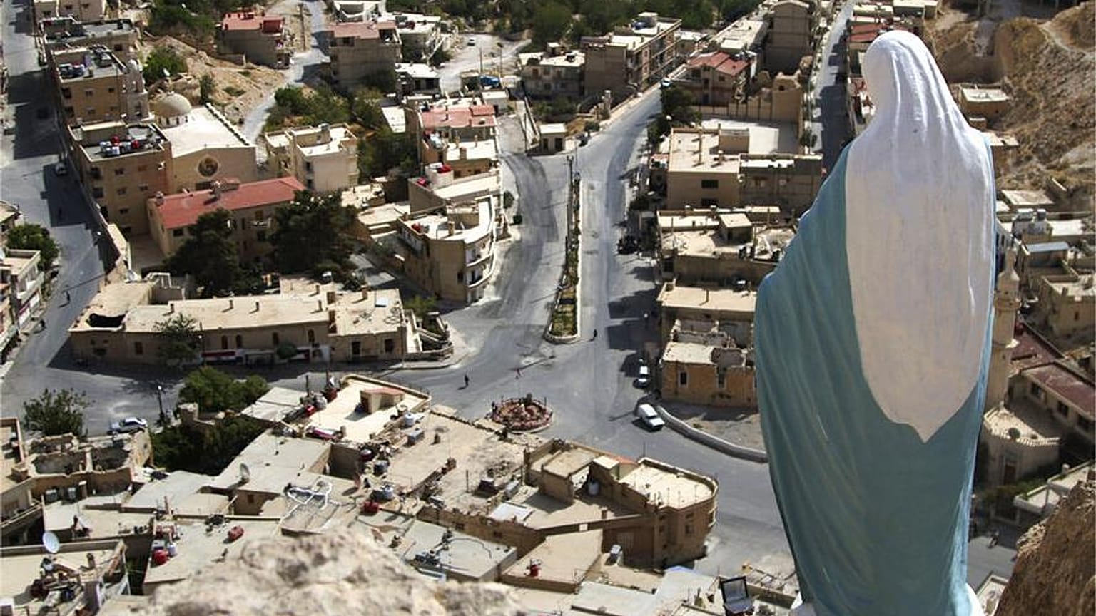 Statue de la Vierge Marie surplombant le village de Maaloula, au nord de Damas, Syrie 2015