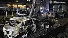 Tűzoltás Dnyipróban az orosz dróntámadás után