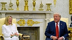 Il presidente Usa Donald Trump ha ricevuto Giorgia Meloni alla Casa Bianca. La premier italiana è stata la prima leader Ue a Washington dalla guerra dei dazi (17 aprile 2025)