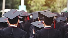 Τα ευρωπαϊκά πανεπιστήμια επιθυμούν να υποδεχθούν Αμερικανούς ακαδημαϊκούς. Τι πρέπει να γίνει για να τους προσελκύσουμε; 