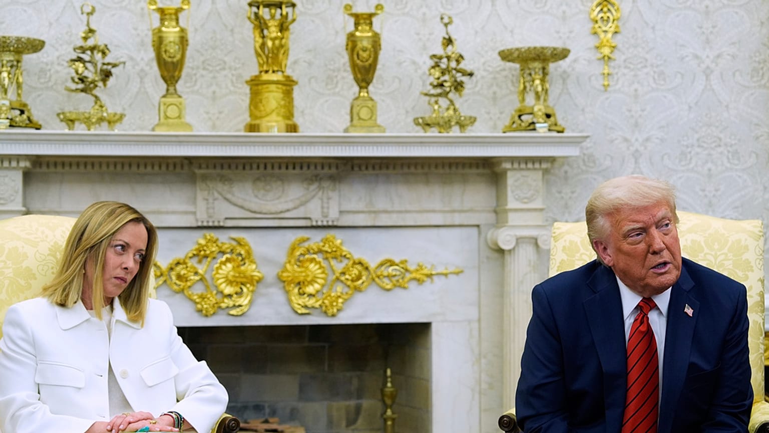 Premier Włoch Giorgia Meloni i prezydent USA Donald Trump podczas dwustronnych rozmów w Gabinecie Owalnym, Waszyngton, 17 kwietnia 2025 r.