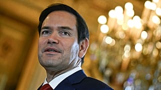 US-Außenminister Marco Rubio sieht zu, wie er am Quai d'Orsay, Frankreichs Außenminister, zu hochrangigen Gesprächen über die Ukraine und ihre Sicherheit in Paris eintrifft.