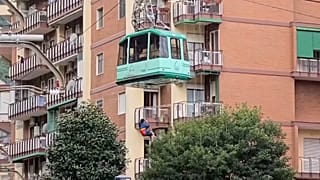 Passagier mit Kind aus blockierter Seilbahn abgeseilt