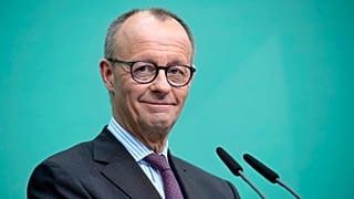 Friedrich Merz, Vorsitzender der Christlich Demokratischen Union (CDU), spricht zu den Medien während einer Pressekonferenz in Berlin, Deutschland, Montag, 3. März 2025.