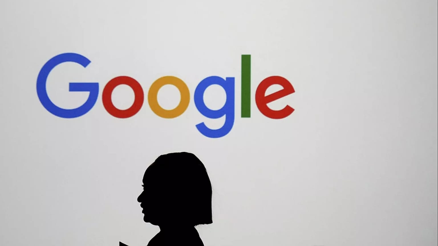 Japonya'da Google logosunun görüldüğü bir reklam alanı.