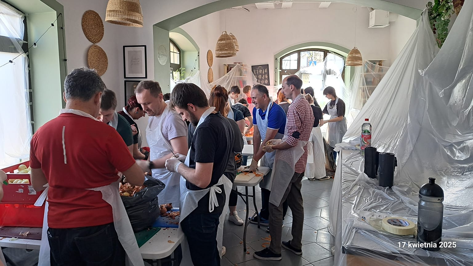 Przygotowania do Metropolitalnego Śniadania dla Samotnych/ fot. Fundacja Wolne Miejsce