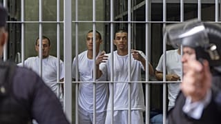 Rabok a salvadori Tecoluca terrorista fogolytáborában