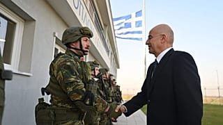 Ο Νίκος Δένδιας στο επιτηρητικό φυλάκιο 5 στον Έβρο