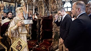 Ο Έλληνας πρωθυπουργός, Κυριάκος Μητσοτάκης, παρακολούθησε την πρώτη Ανάσταση στον Ιερό Ναό Ευαγγελίστριας Τήνου