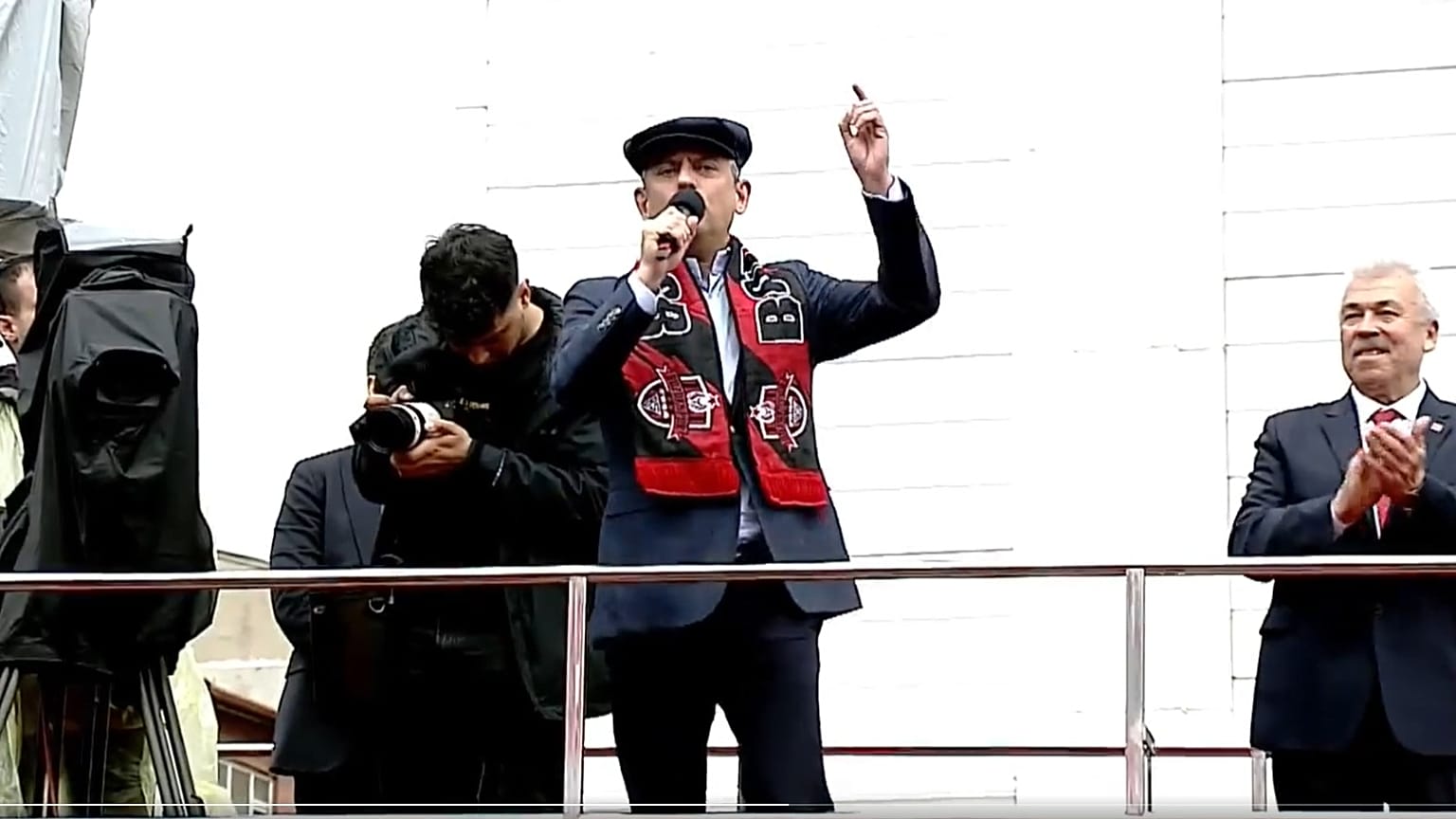 Özgür Özel, cumartesi günü düzenlenen Yozgat mitinginde.
