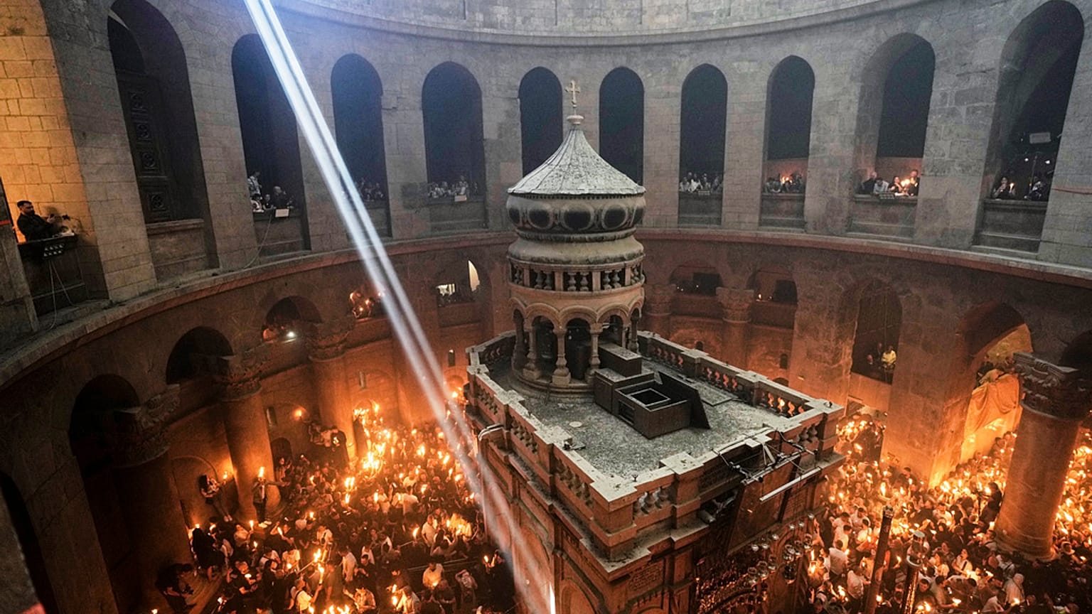 Cerimonia della Luce Santa