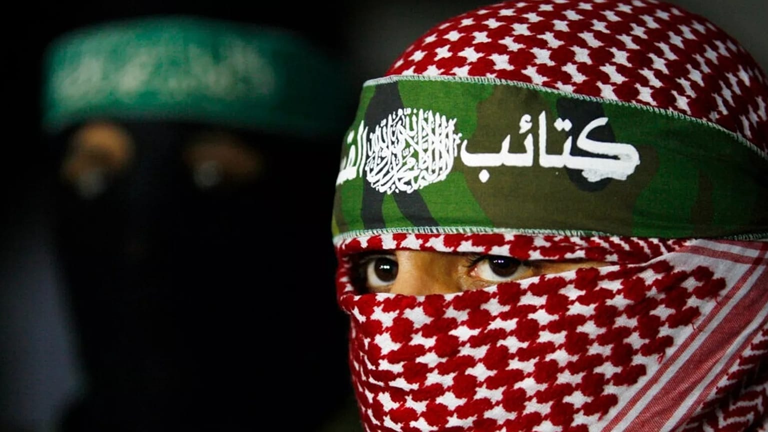 أبو عبيدة، المتحدث باسم كتائب القسام، الجناح العسكري لحركة حماس، خلال مؤتمر صحافي في مدينة غزة، يوم الجمعة 26 مارس 2010. 