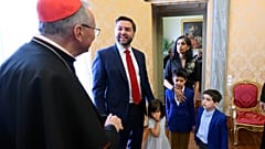 Pietro Parolin és James David Vance családjával